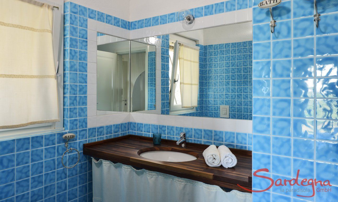 Li Conchi 37 | Bathroom 1 Bathroom 1