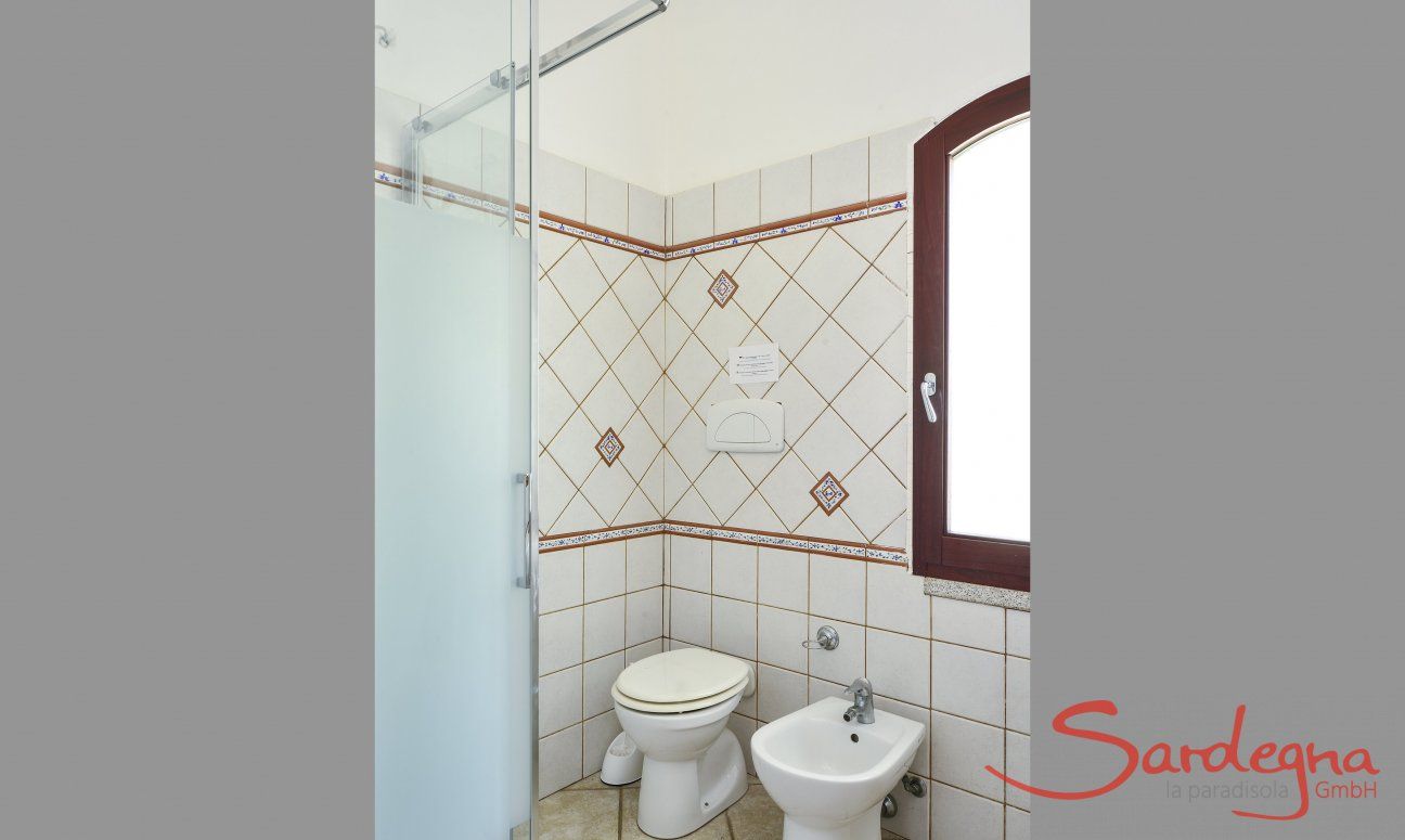 Villa Le Ginestre 1 | Bath 1 upstairs with shower and bidet Bath 1 upstairs with shower and bidet
