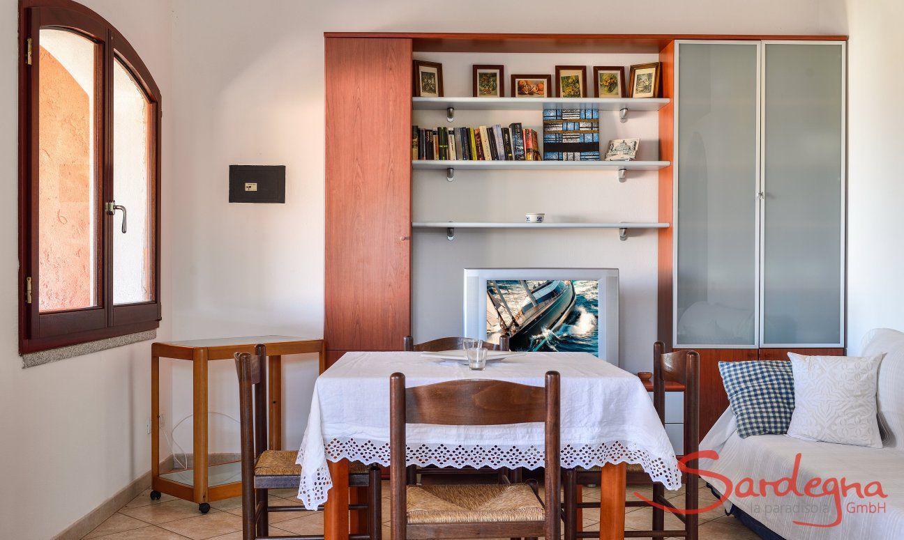 Villa Le Ginestre 2 | Living room upstairs with table, sofa and cupboard Living room upstairs with table, sofa and cupboard