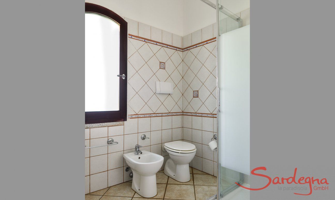 Villa Le Ginestre 2 | Bathroom 1 upstairs with shower and bidet Bathroom 1 upstairs with shower and bidet