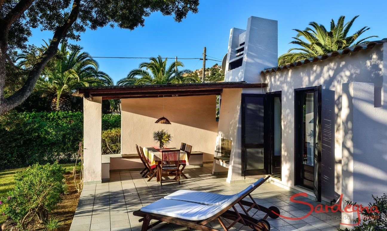 Villetta 9 | Terrace with sunbeds Terrace with sunbeds