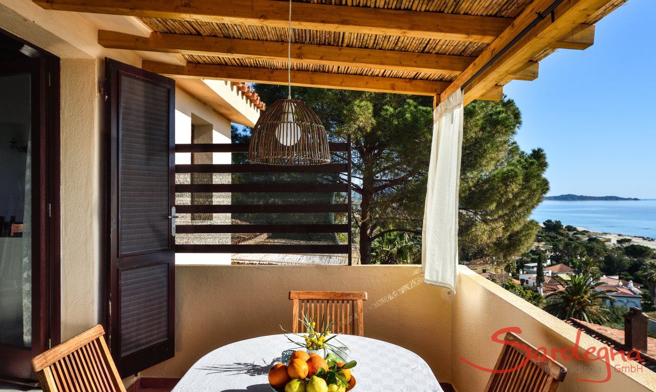 Terrace over the living room with a sea view as if you where on a ship