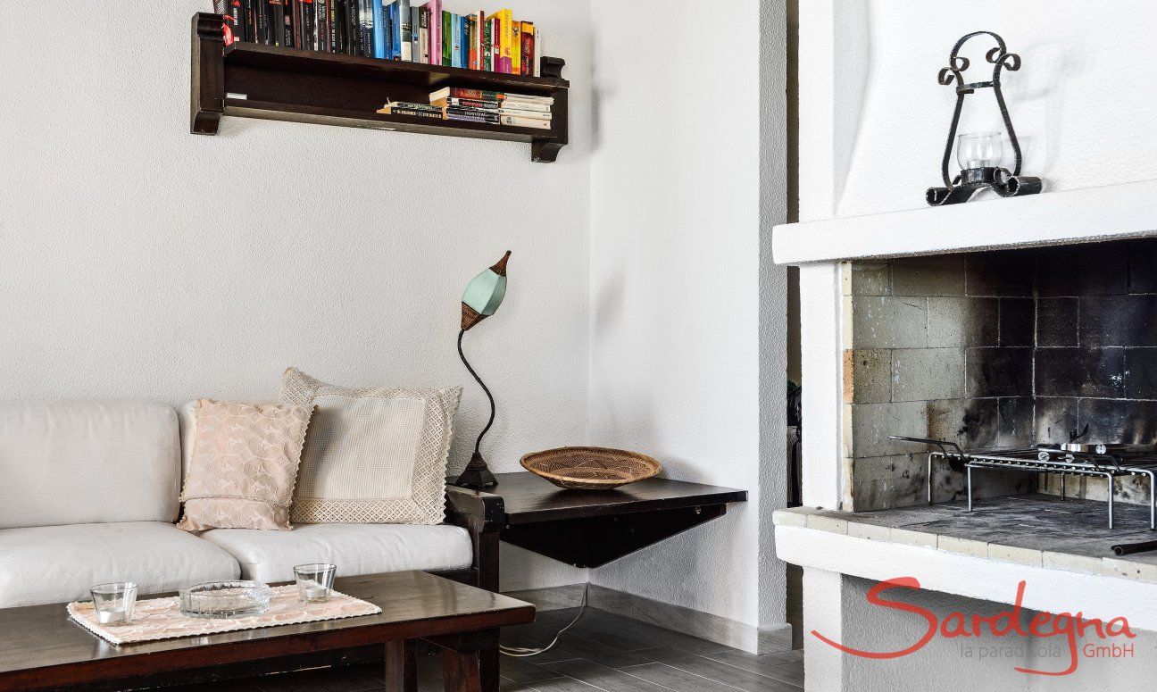 Living room with fireplace 