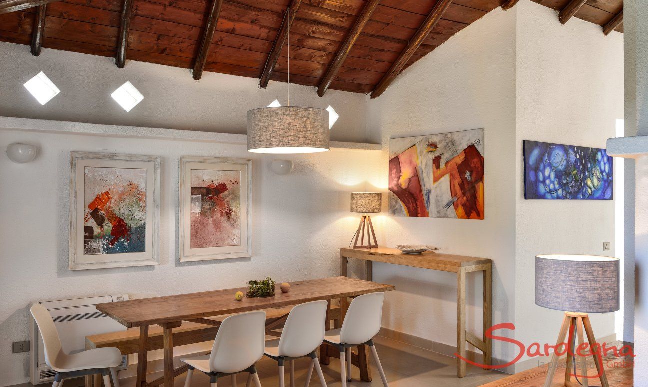 Villetta Quattro | Dining area with a big table Dining area with a big table
