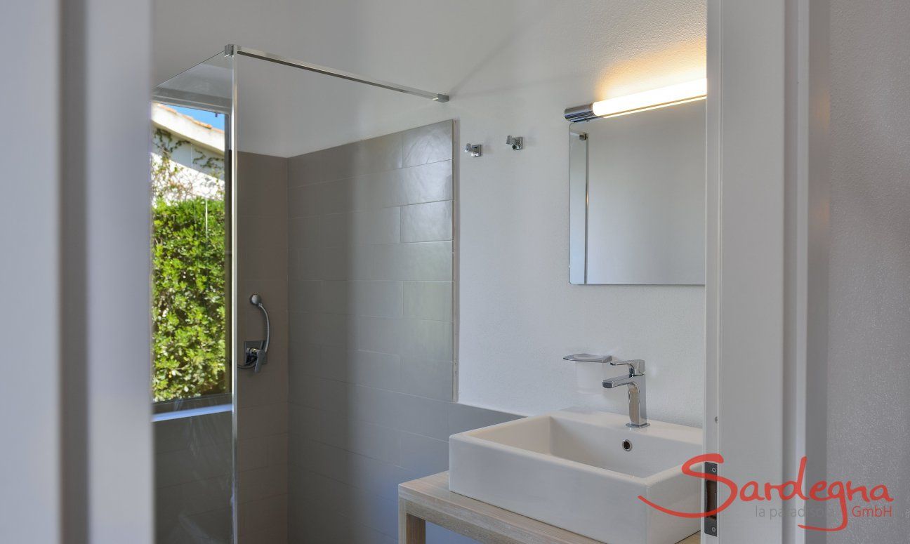 Bathroom 1 with walk-in shower 