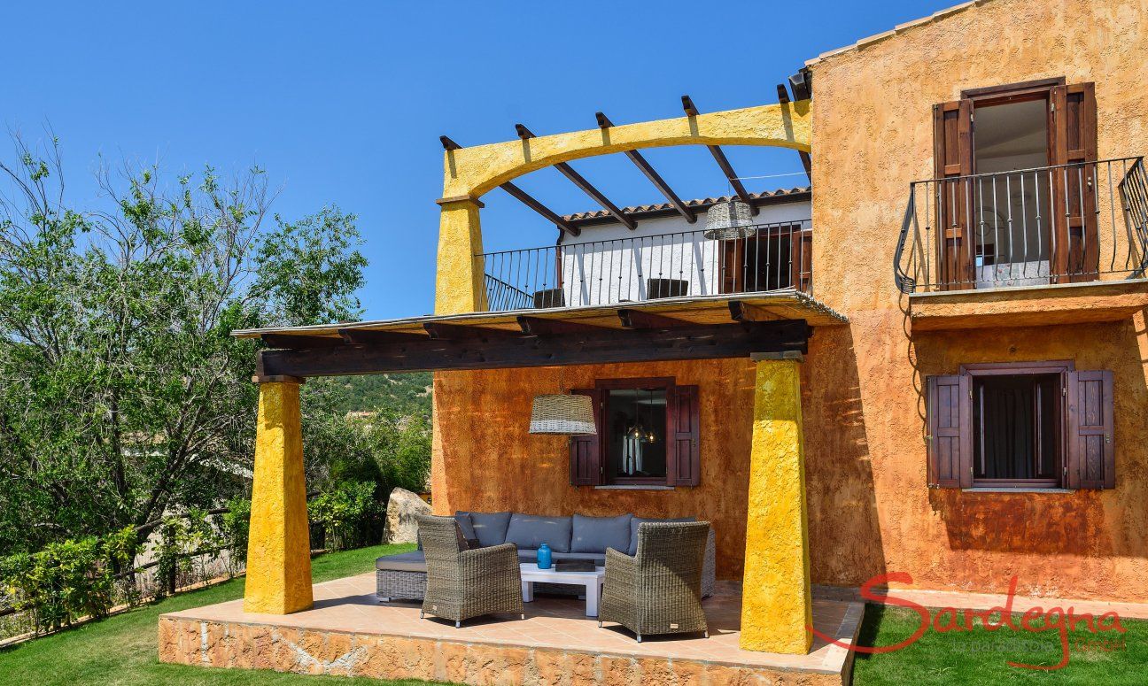 Apartment Orchidea-B | Roofed terrace with sofa and garden Villa Orchidea B and C