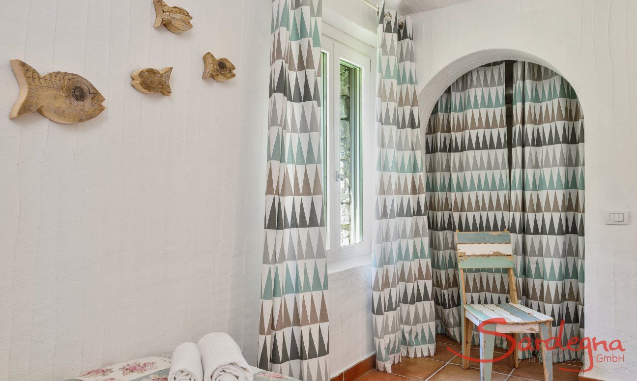 Li Conchi 5 | Bedroom with window and cupboard Bedroom with window and cupboard