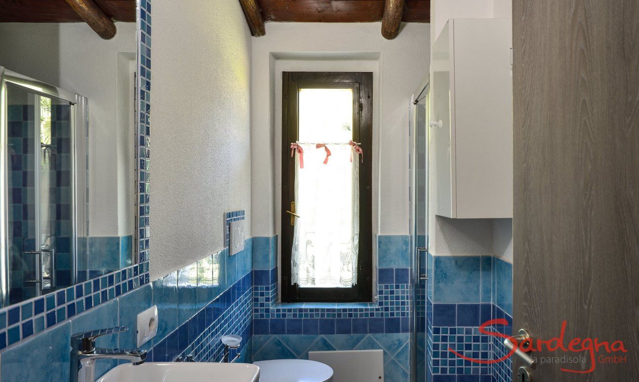 Villa Chiara | Bathroom 2 with shower Bathroom 2 with shower