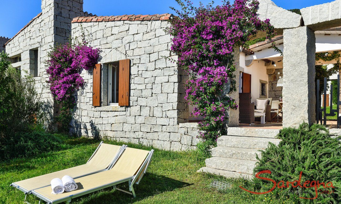 Li Conchi 15 | Granite stairs lead from the garden onto the terace Garden and House