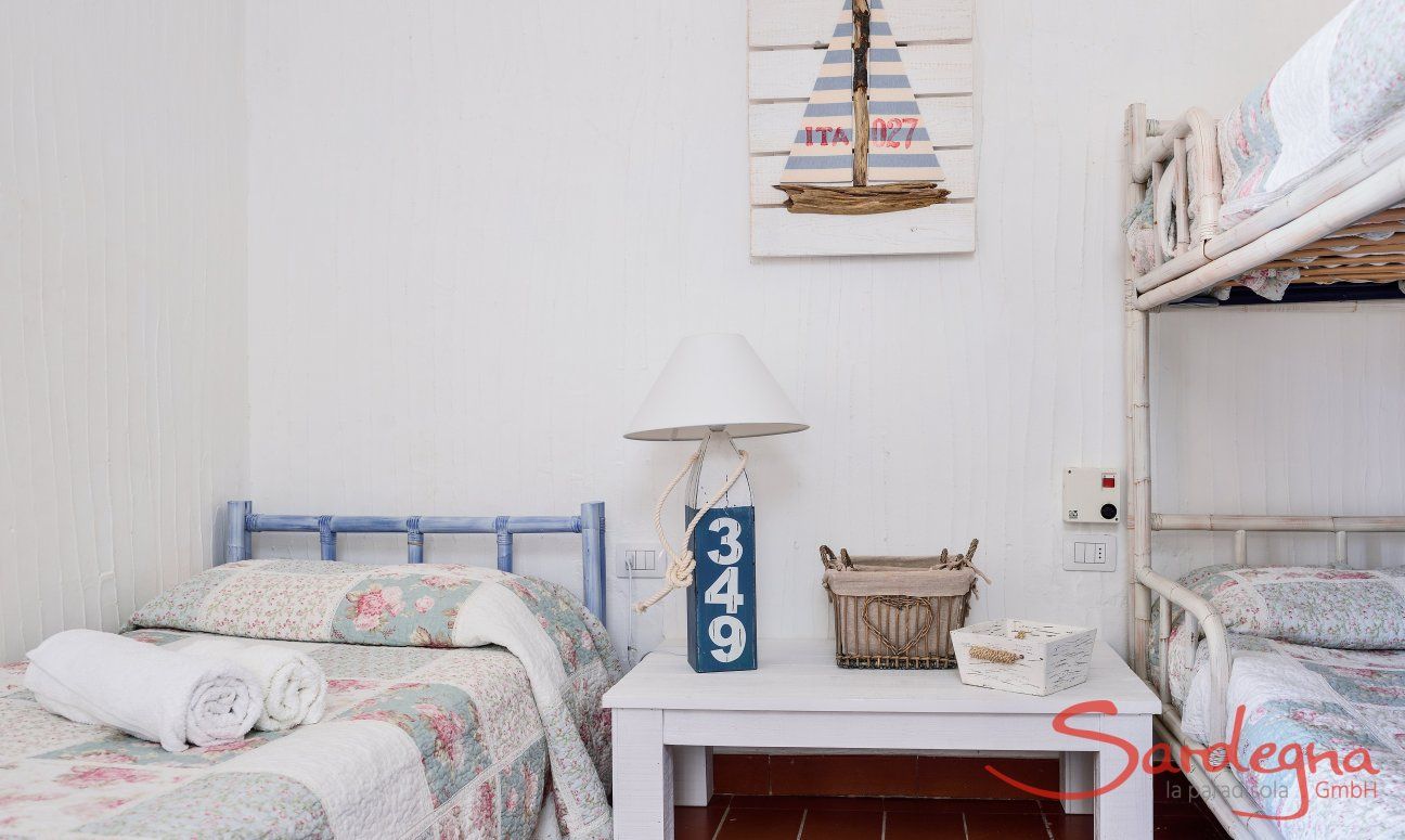 Casa 24 | Bedroom 2 with single bed and bunk bed Bedroom 2 with single bed and bunk bed