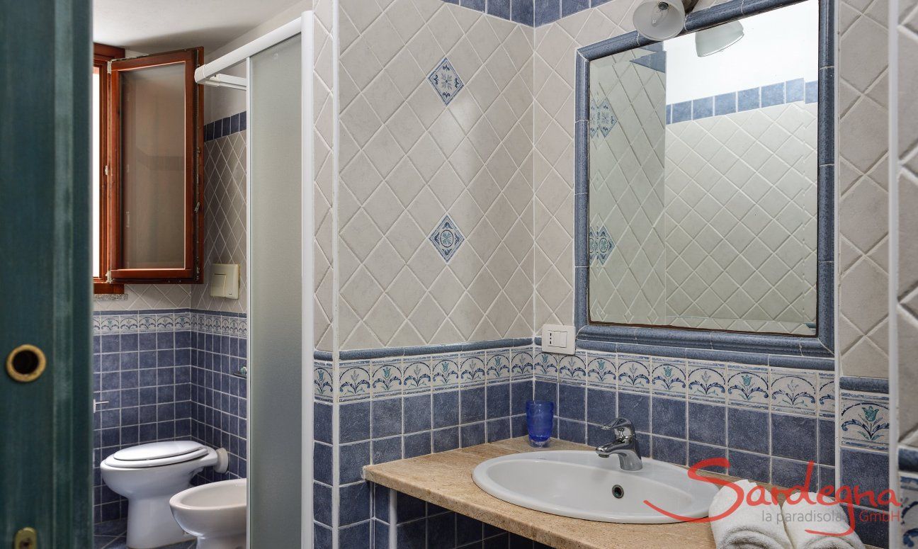 Apartment Castededdu 9 | Bathroom with shower and bidet Bathroom with shower and bidet