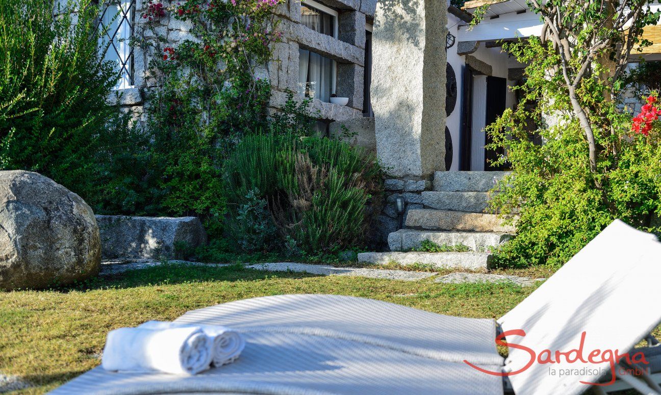 Casa 8 | Relaxing in the garden New Photos