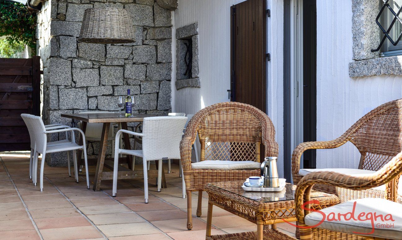 Li Conchi 27 | Outdoor living on the patio New Photos