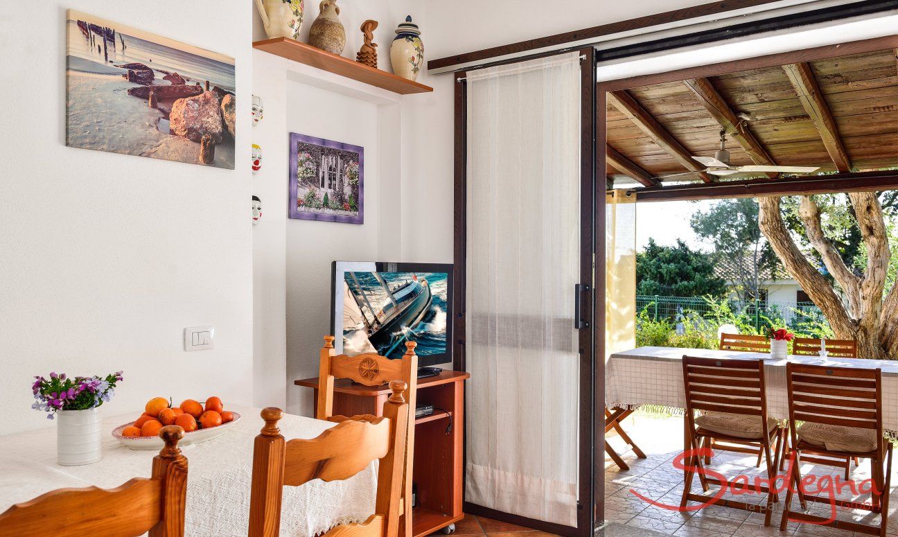 Villa Nicola | Living room with dining table and terrace access Living room with dining table and terrace access