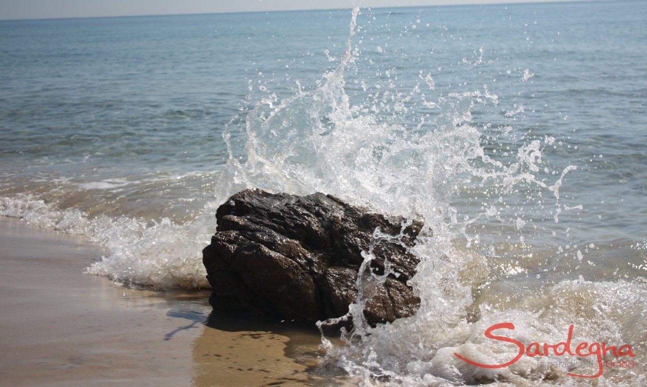 Villa Kika | Water crushing on a rock on the shore Water crushing on a rock on the shore
