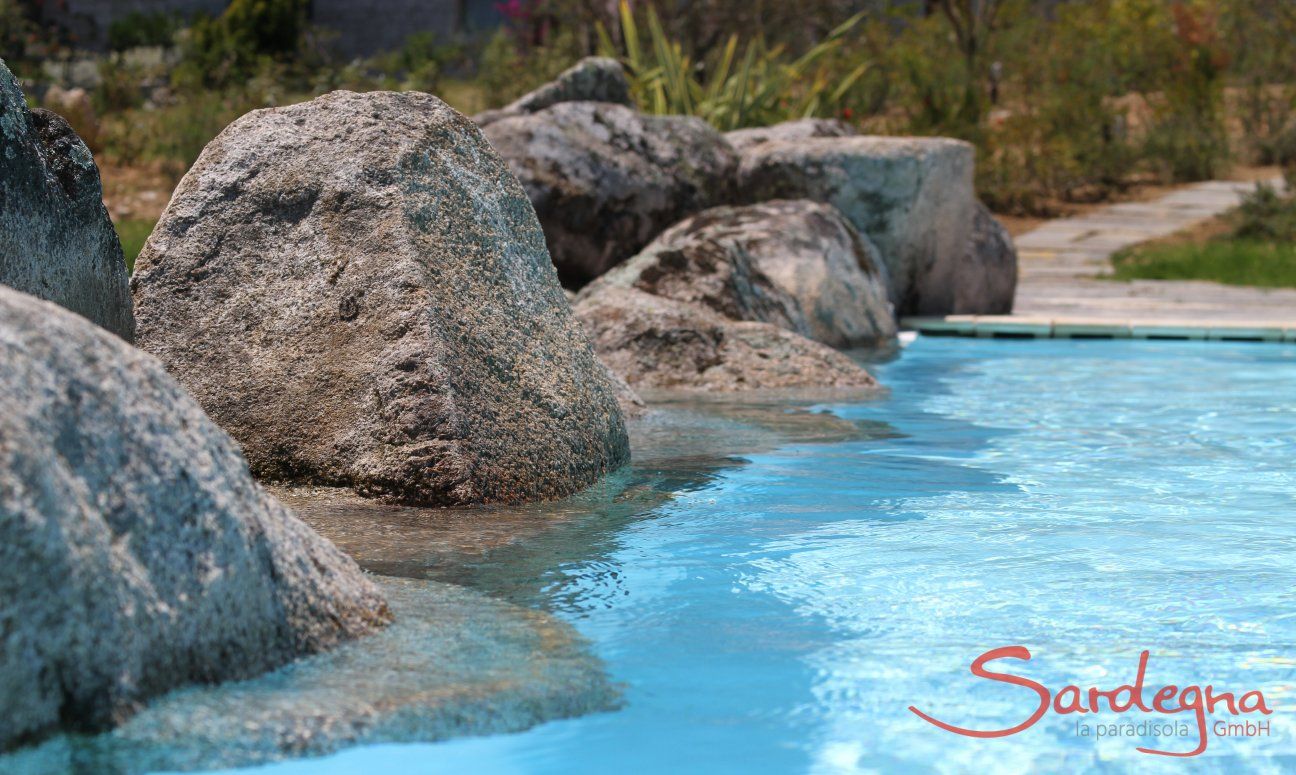 Li Conchi 35 | Pool with border made of granite rocks Pool with border made of granite rocks