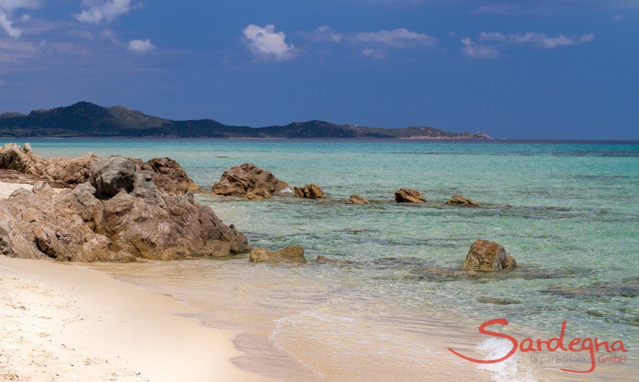 Villa Palme | The white sand charmes everyone Rock formation at the beach