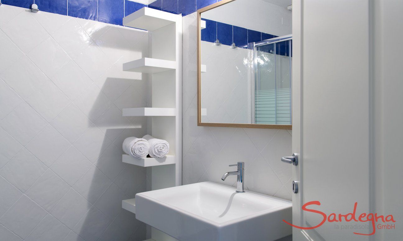 Li Conchi 39 | Bath 3 with shower downstairs Bath 3