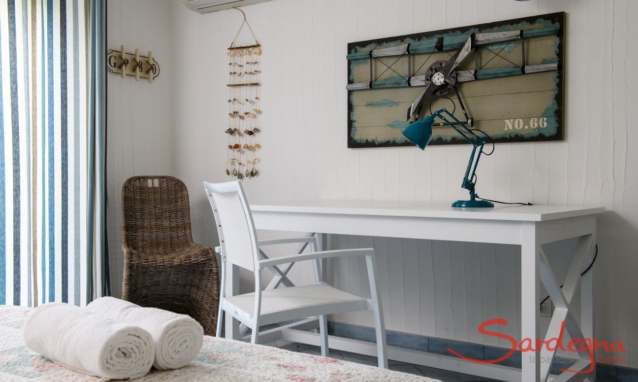 Li Conchi 44 | Desk in bedroom 3 2018 New Picture