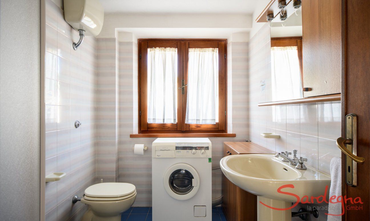 Villa Massimo | Bathroom 2 with washing maschine Bathroom 2 with washing maschine
