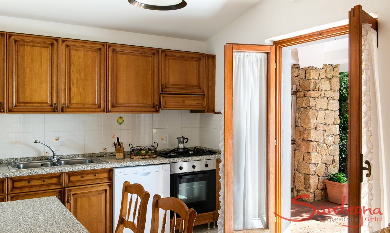 Villa Massimo | Fully equipped kitchen with terrace access Fully equipped kitchen with terrace access