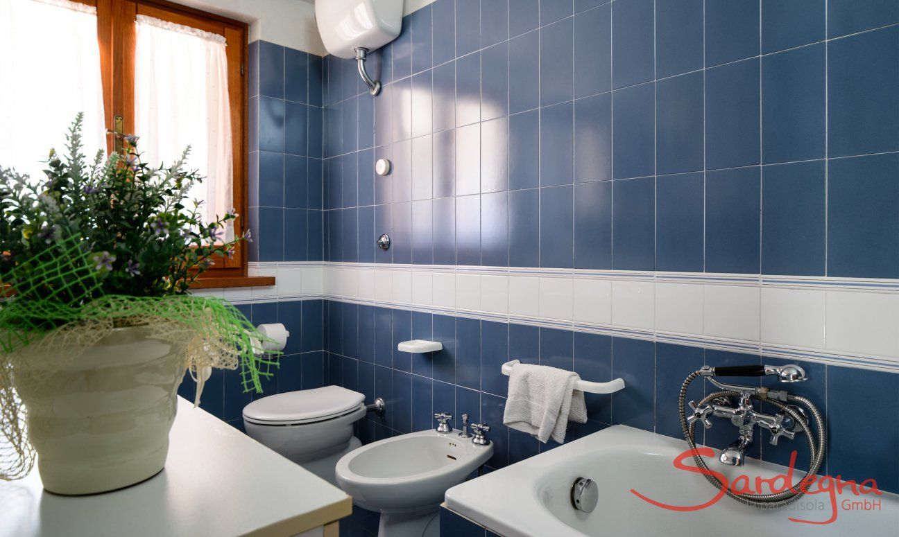 Villa Marco | Modern and bright bathroom with bathtube and bidet Modern and bright bathroom with bathtube and bidet