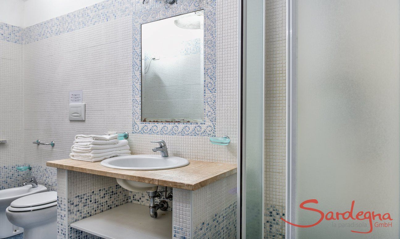 Apartment Castededdu 5 | Bathroom with shower and bidet Bathroom with shower and bidet
