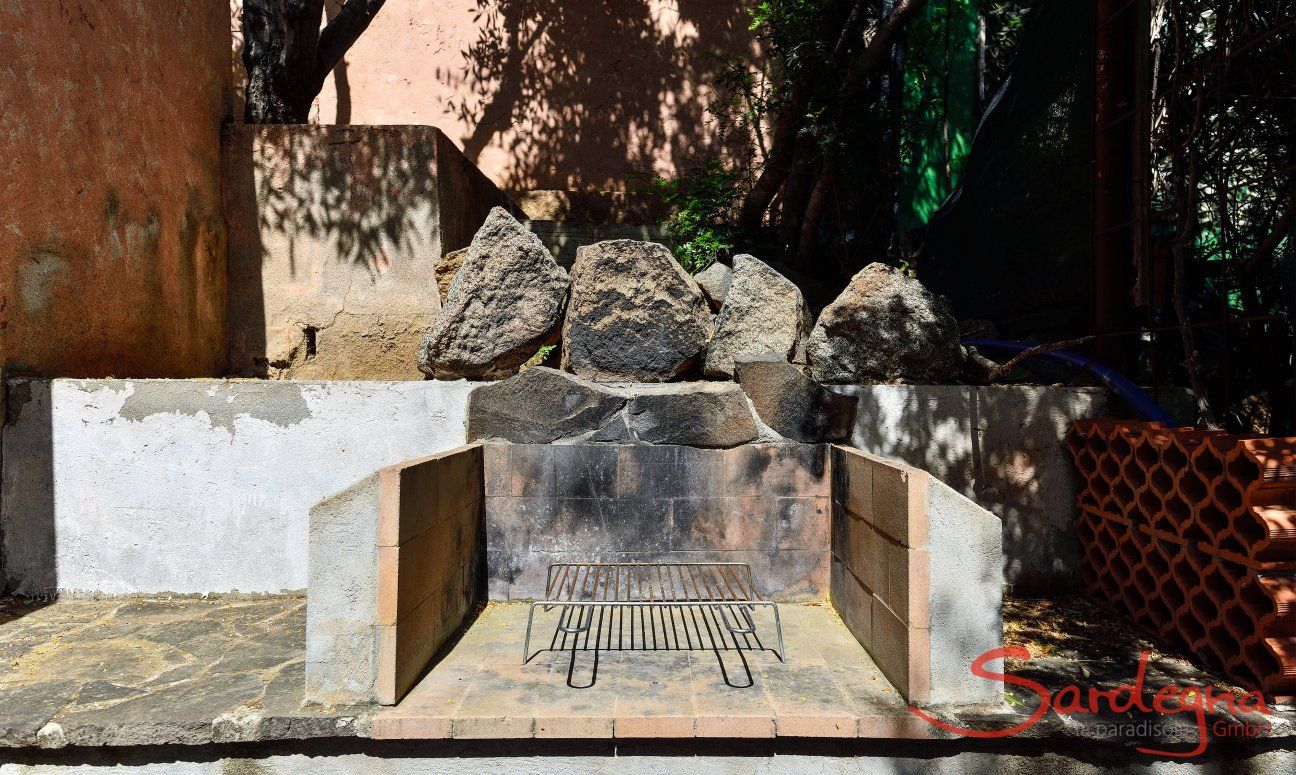 Apartment Castededdu 8 | BBQ area in the garden BBQ area in the garden