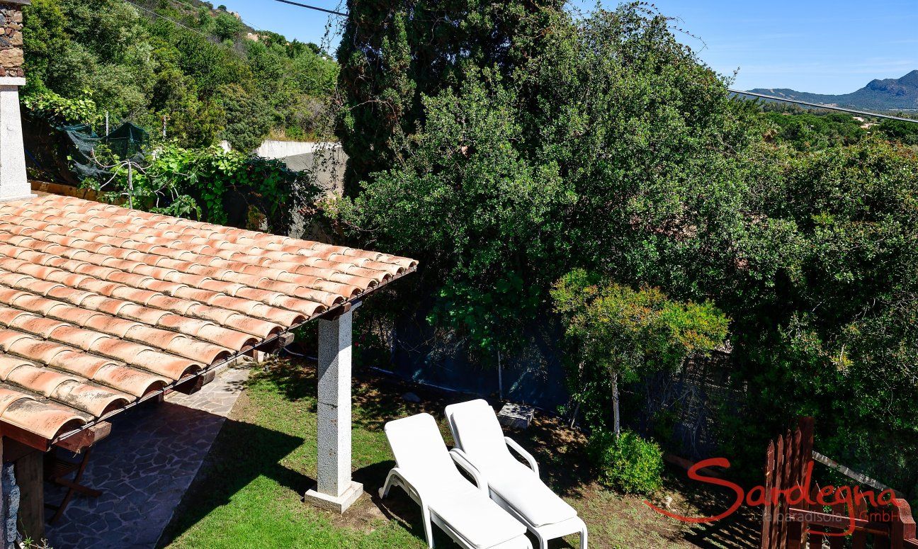 Apartment Castededdu 10 | Garden with sunbeds and terrace Garden with sunbeds and terrace