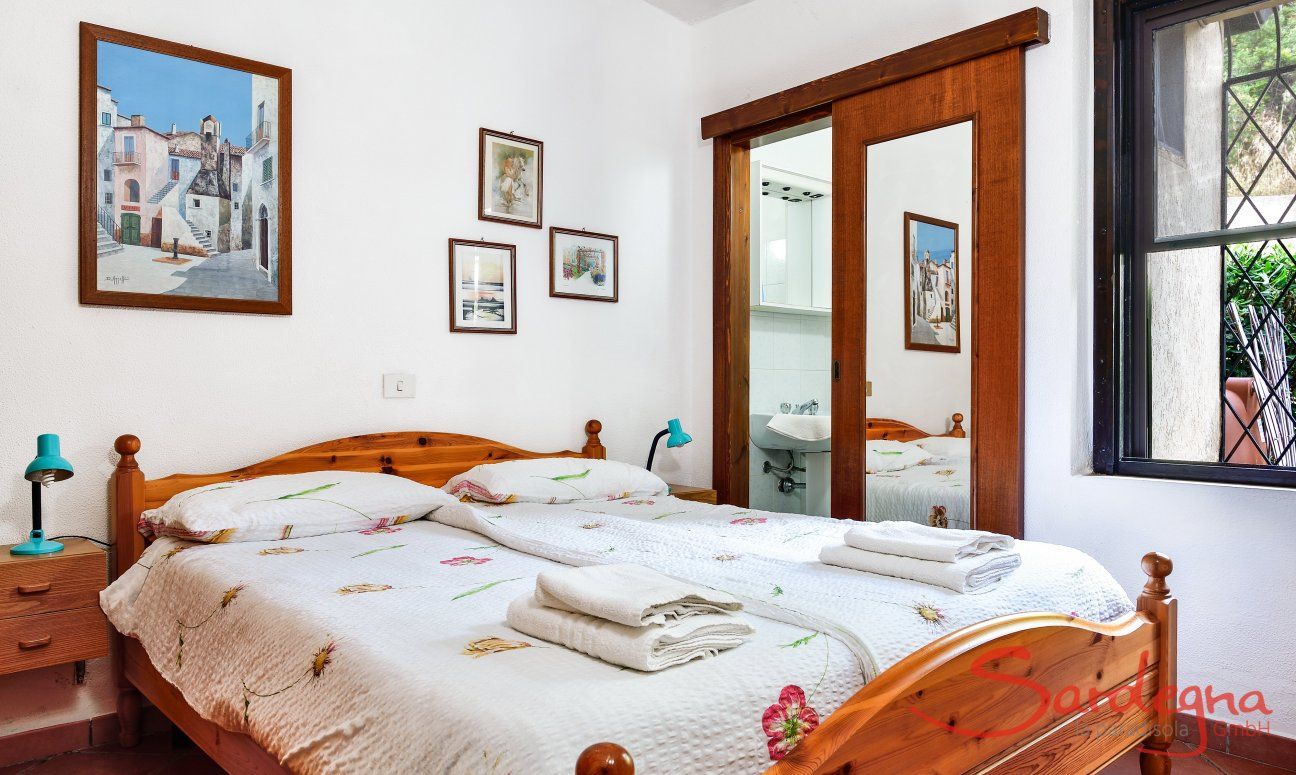 Villa Monica | Bedroom 2 with Ensuite-bathroom Bedroom 2 with Ensuite-bathroom