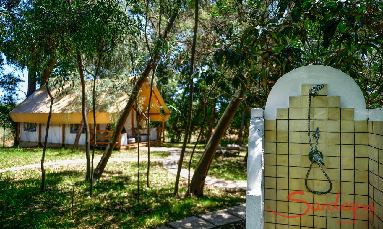 Zelt-Lodge Orri 2 | Outside shower in the garden (Example picture, actual photos will be published in spring) Outside shower in the garden