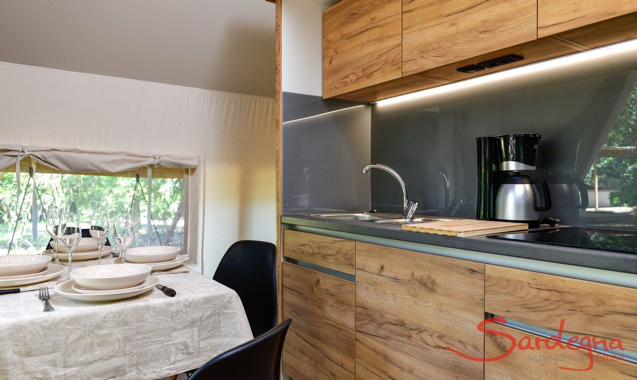 Zelt-Lodge Orri 1 | Modern kitchen with all essentials Modern kitchen with all essentials