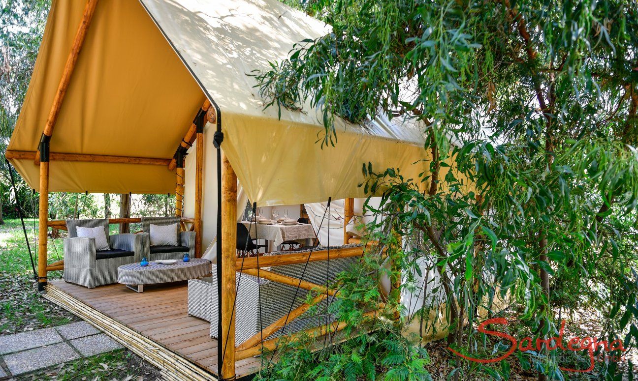 Zelt-Lodge Orri 2 | Wooden terrace with lounge furniture (Example picture, actual photos will be published in spring) Wooden terrace with lounge furniture
