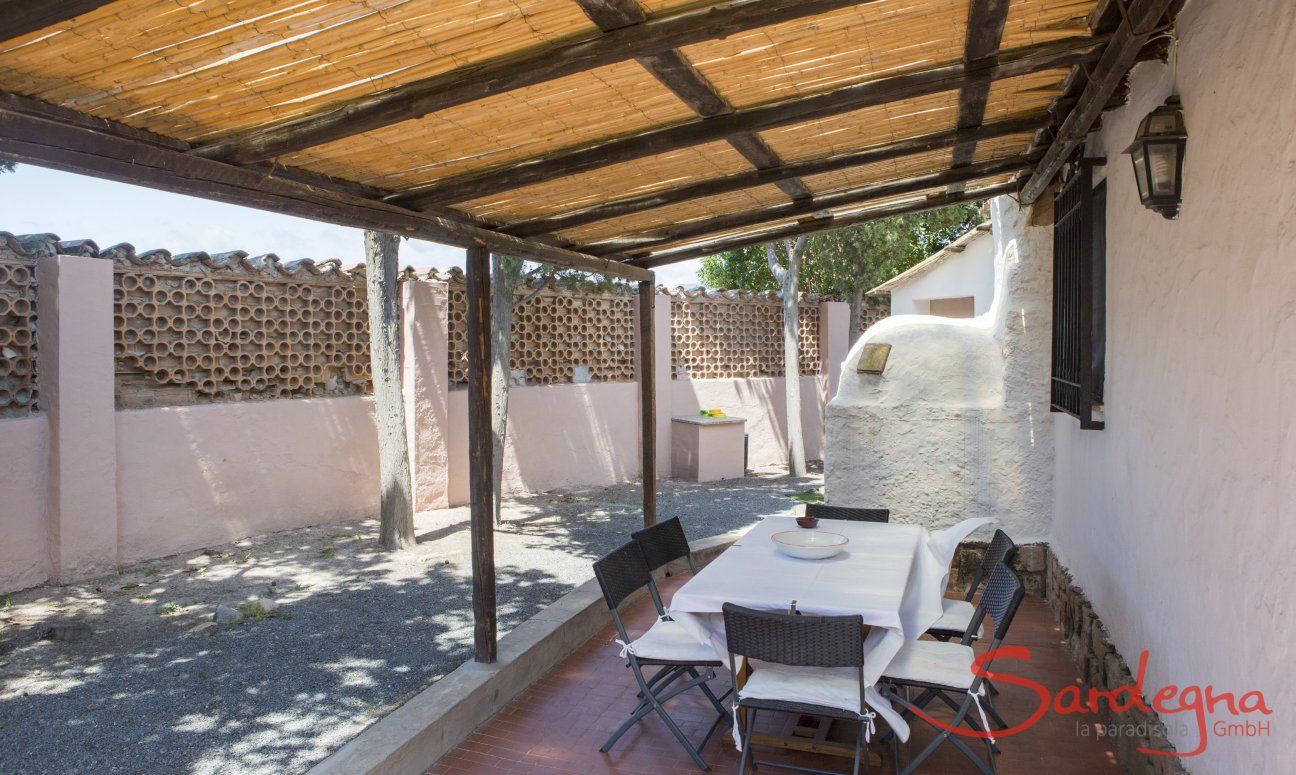Casa Su Faru 5 | Roofed terrace with dining area outside Roofed terrace with dining area outside