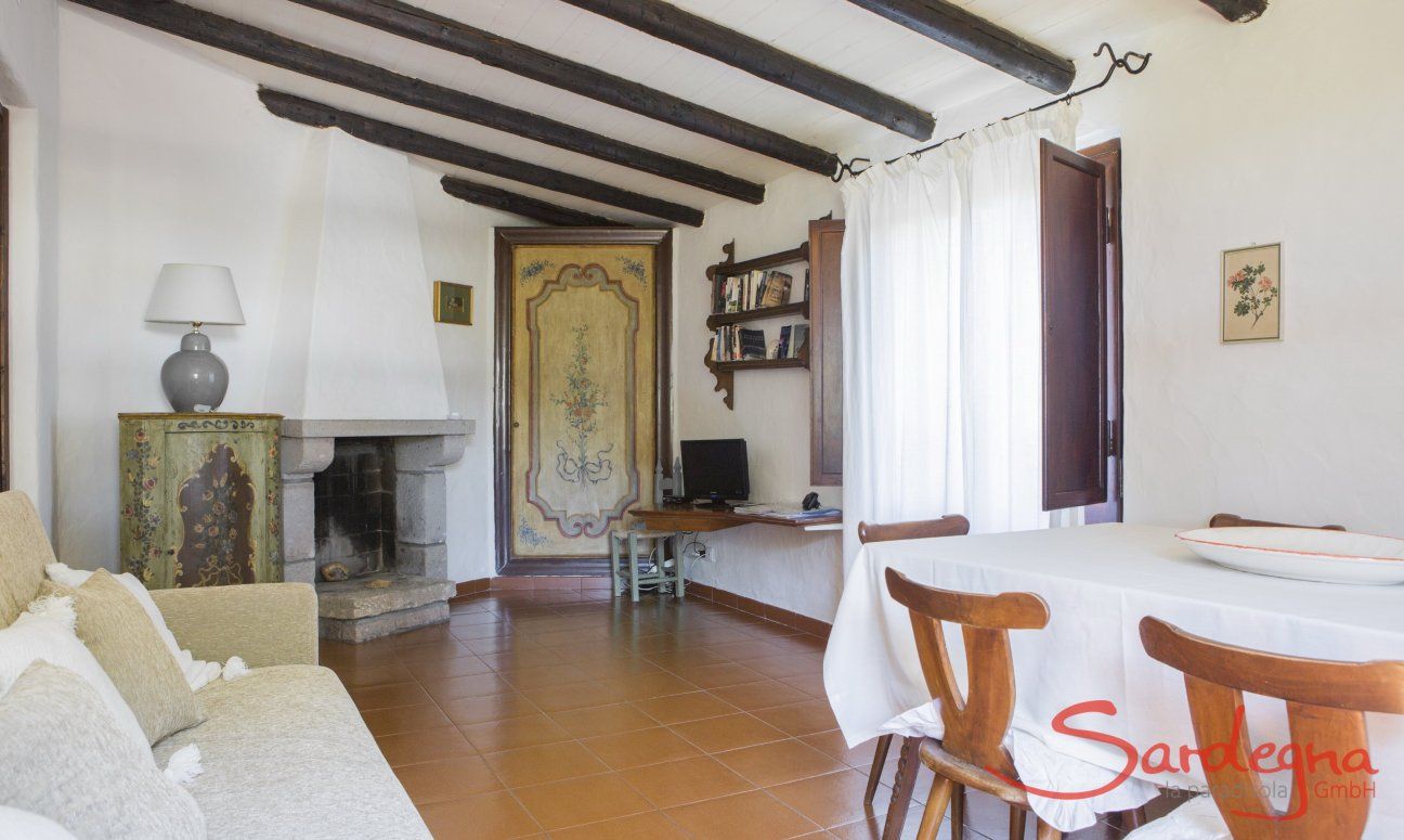 Casa Su Faru 5 | Living room with a big dining table Living room with a big dining table
