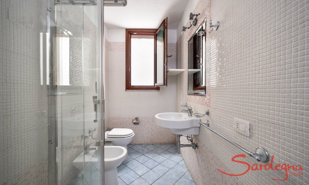 Apartment Castededdu 4 | Bathroom with shower and bidet Bathroom with shower and bidet