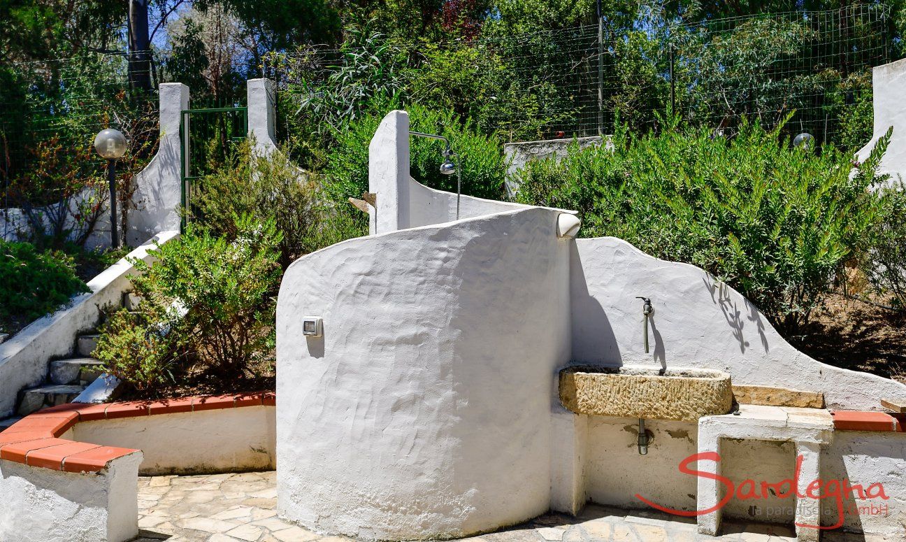 Villa Liliana | Outside shower Outside shower