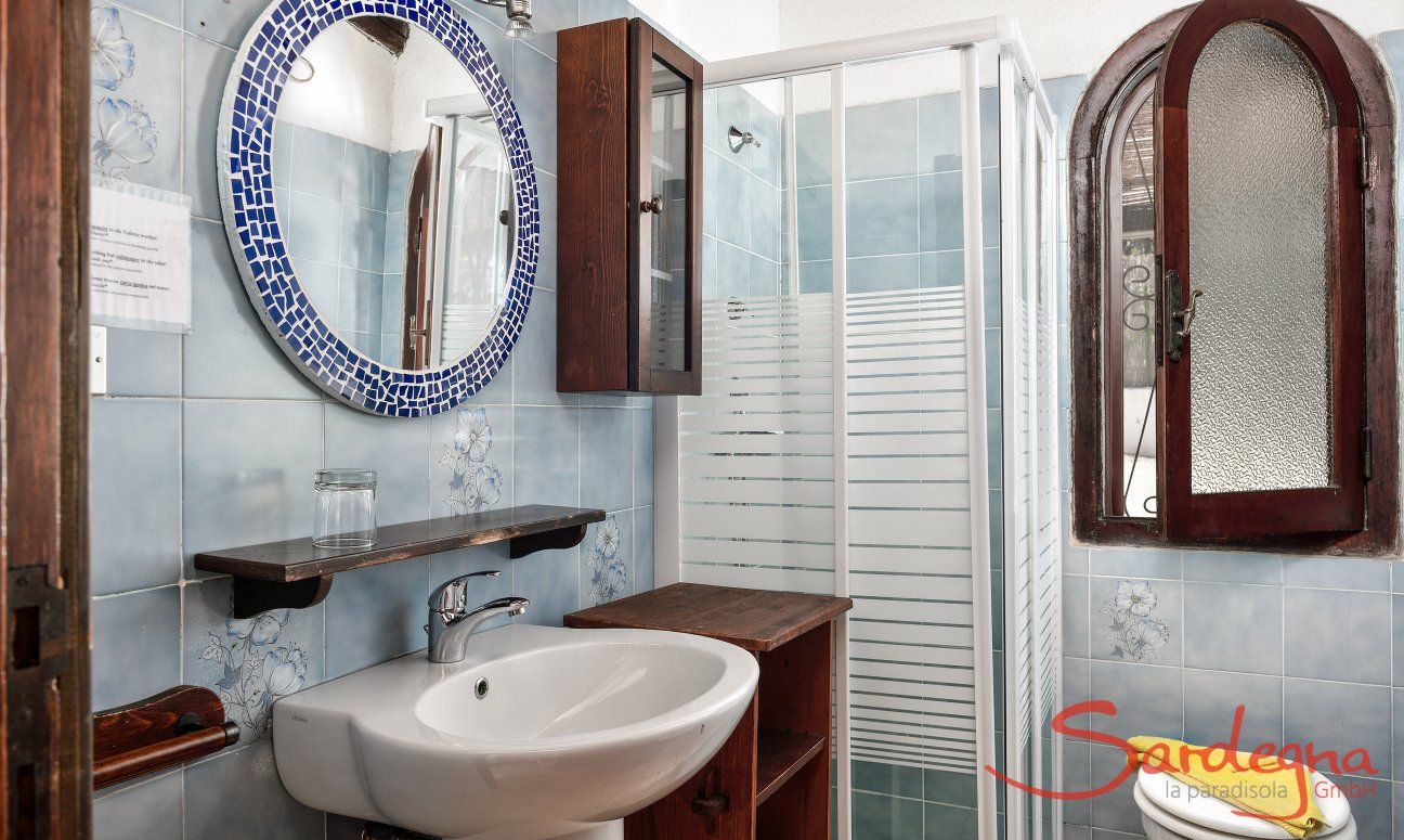 Villa Liliana | Bath with shower Bath with shower