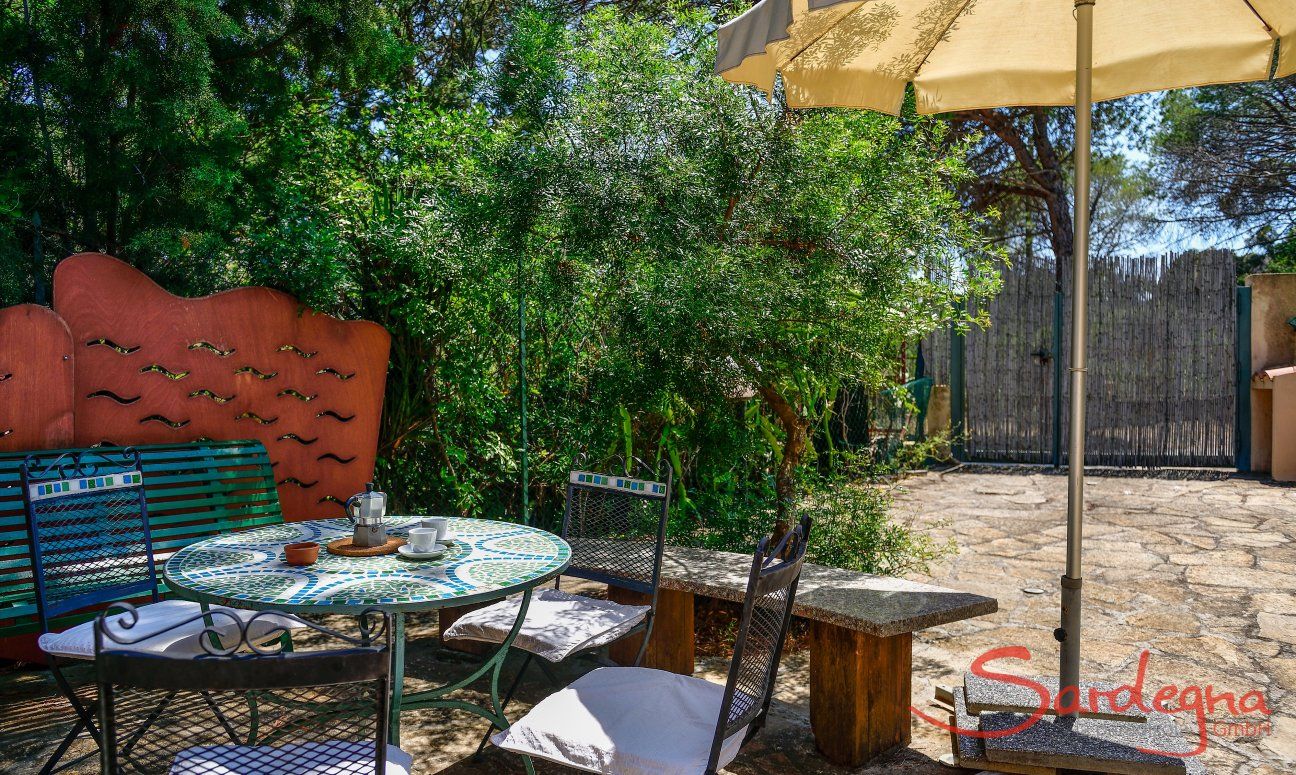 Villetta Pino | Table outside and entrance gate (parking space) New Picture 2018