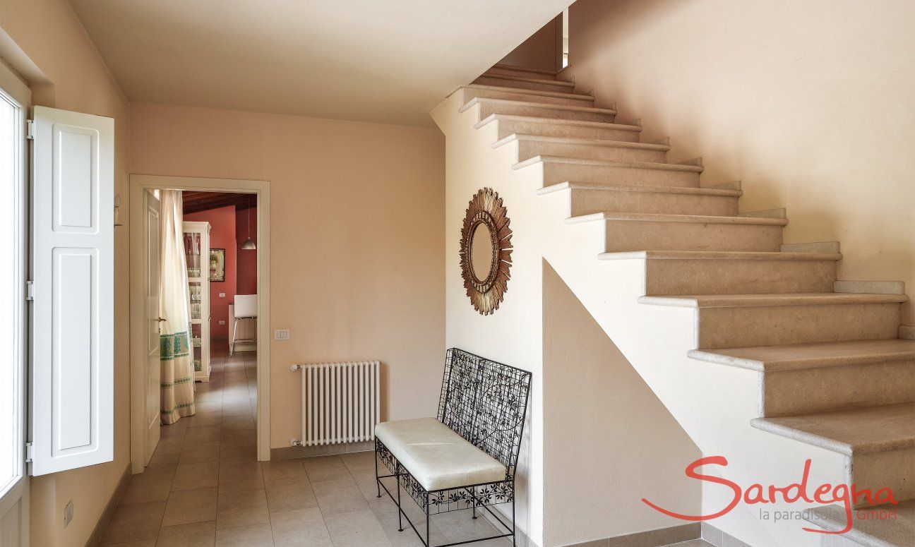Villa Caroline | Stairs to the upper level Stairs to the upper level