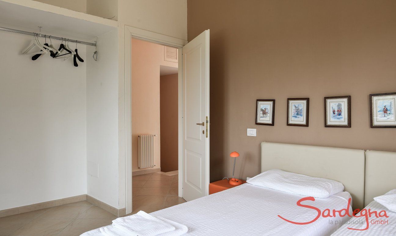 Villa Caroline | Bedroom 3 with two single beds Bedroom 3 with two single beds