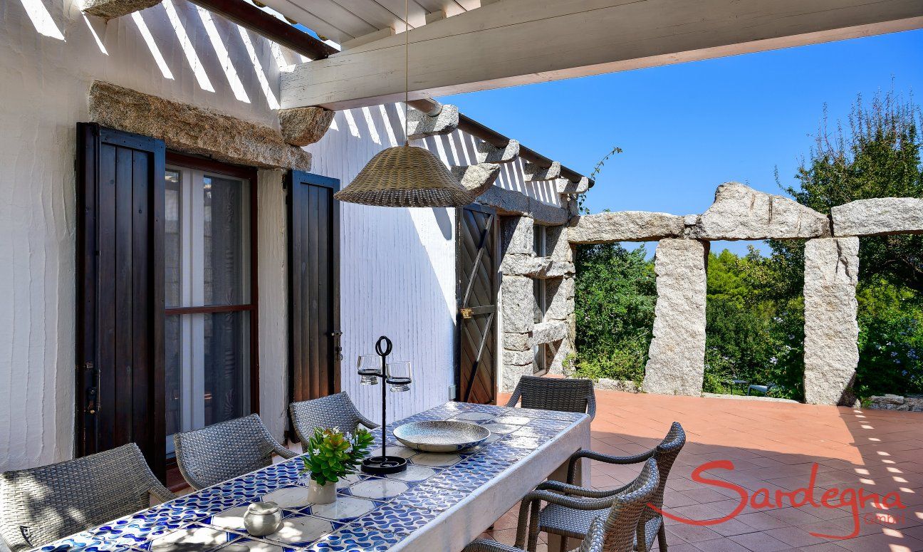 Casa 2 | Diningtable on the shady terrace Diningtable on the shady terrace