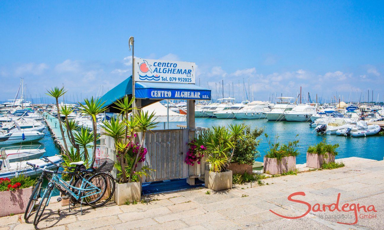 Entrance to a pontoon for motorboots in the harbour of Alghero