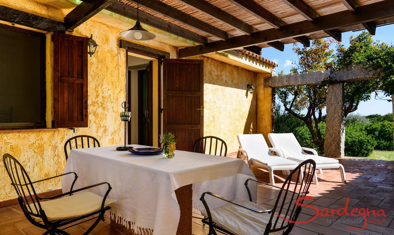 Casa Meloni 2 | Dining on the shady terrace Dining on the shady terrace Meloni 2 in Sant Elmo