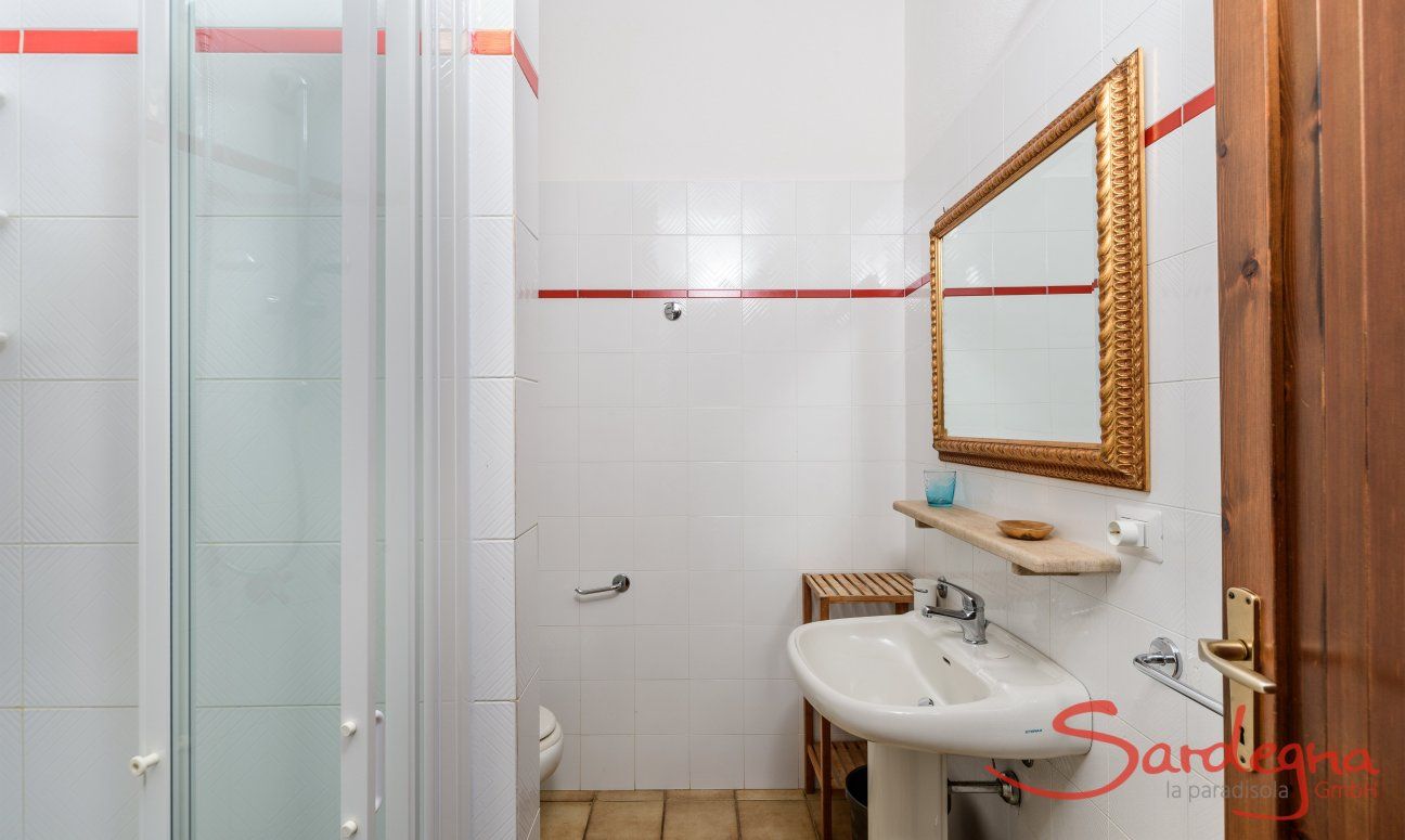 Casa Meloni 2 | Bathroom with shower Bathroom with shower, Meloni 2 in Sant Elmo