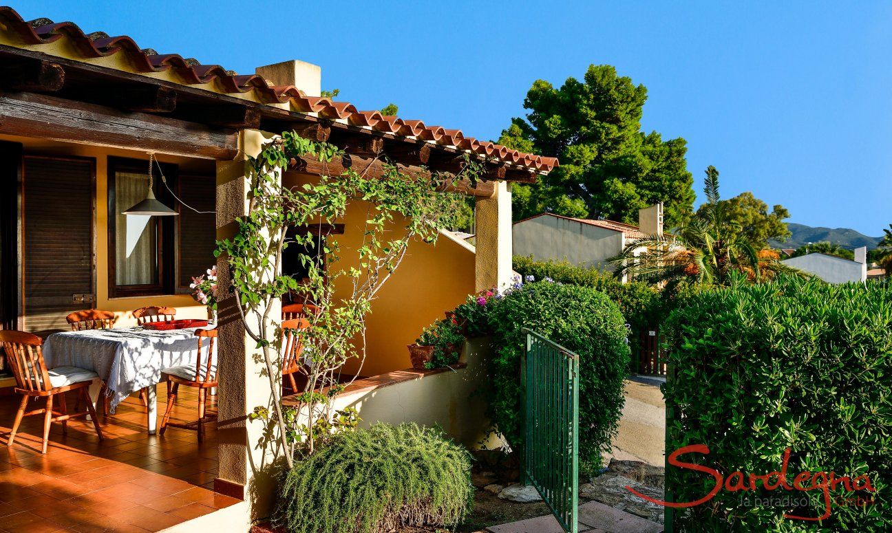 Entrance gate to the terrace and villa 