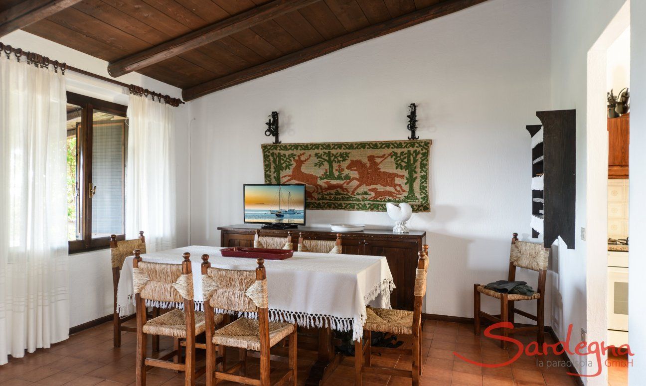 Villa Lentischio | Living with dining table E11 2018 New Picture
