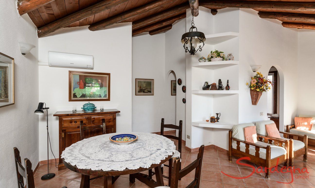 Living area with dining table 