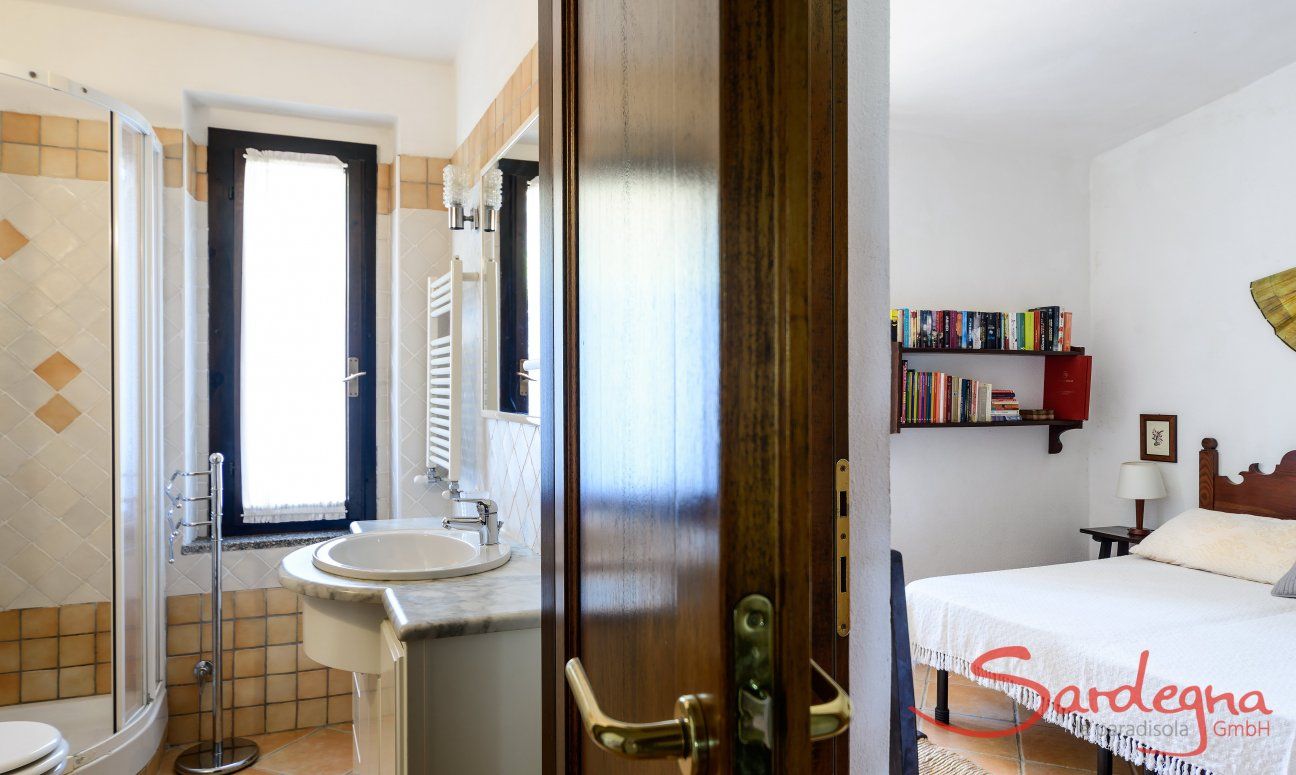 Villa Giangaleazzo | Bathroom 1 with shower Bathroom 1 with shower