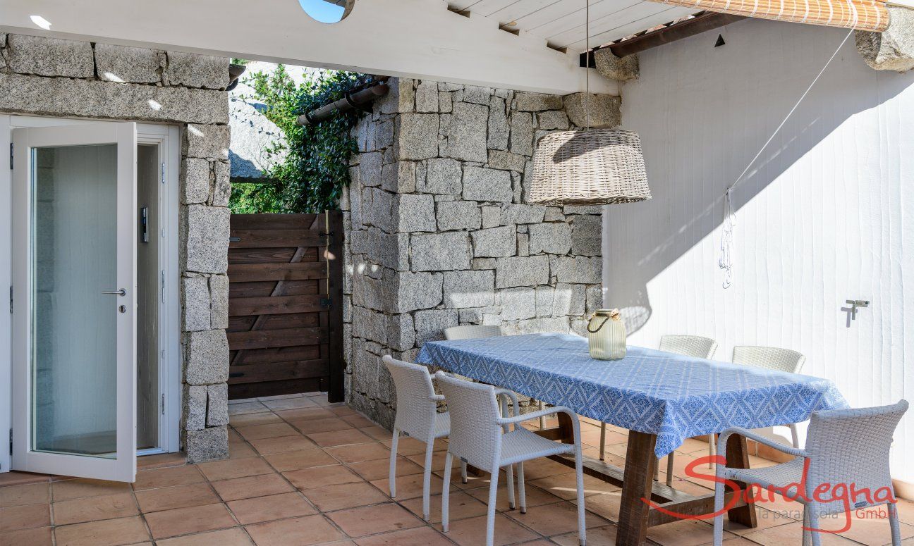 Li Conchi 30 | Dining area outside Dining area outside